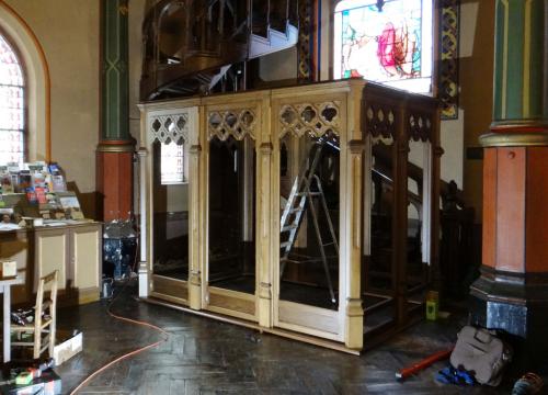 Konfesjonał w&nbsp;Kościele Saint Eugene Sainte Cecile w&nbsp;Paryżu