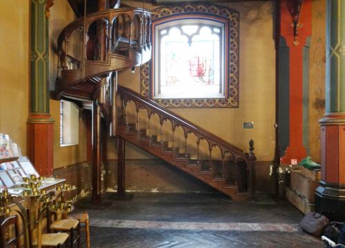 Konfesjonał w&nbsp;Kościele Saint Eugene Sainte Cecile w&nbsp;Paryżu