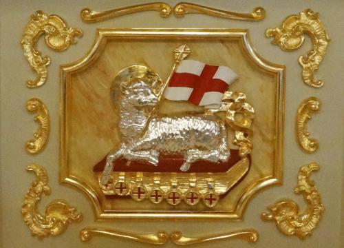 Ołtarz soborowy i&nbsp;ambona -&nbsp;Parafia Rzyki