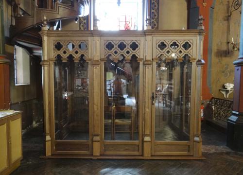 Konfesjonał w&nbsp;Kościele Saint Eugene Sainte Cecile w&nbsp;Paryżu