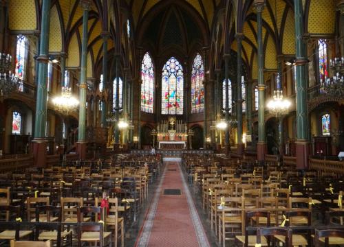 Konfesjonał w Kościele Saint Eugene Sainte Cecile w Paryżu